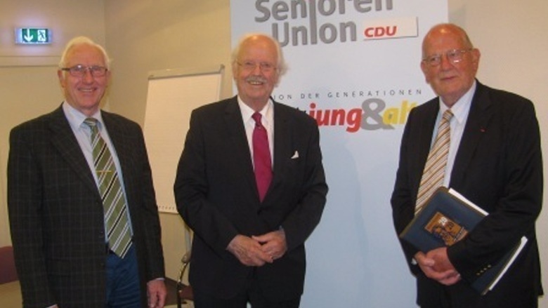 100 Gäste folgen den Ausführungen von Prof. Dr. Otto Wulff 100 Gäste folgen den Ausführungen von Prof. Dr. Otto Wulff